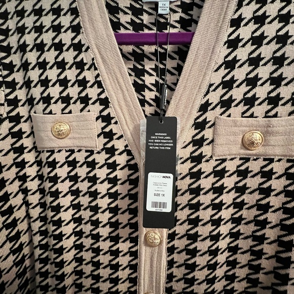 NWT. NEVER WORN. SIZE 1X. - Picture 2 of 2